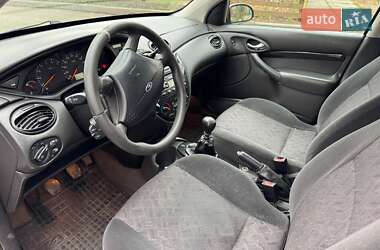 Хэтчбек Ford Focus 2003 в 