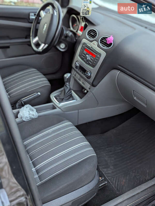 Хэтчбек Ford Focus 2011 в Рокитном