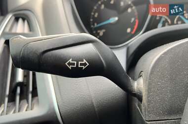 Хэтчбек Ford Focus 2012 в 