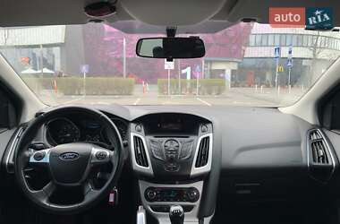 Хэтчбек Ford Focus 2012 в 