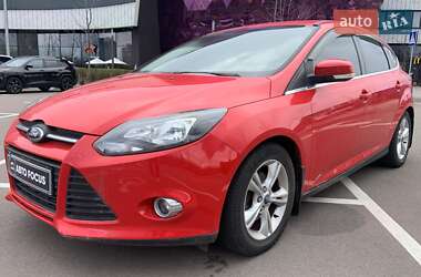 Хэтчбек Ford Focus 2012 в 