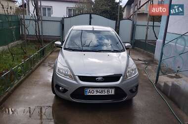 Хэтчбек Ford Focus 2011 в 