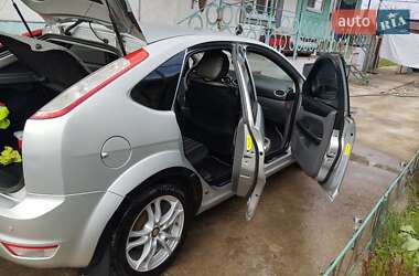 Хэтчбек Ford Focus 2011 в 