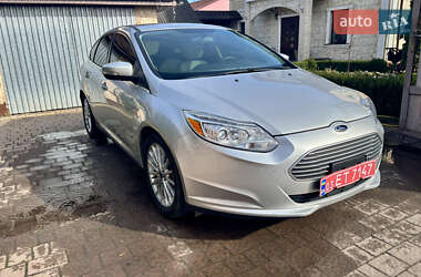 Хэтчбек Ford Focus 2014 в 