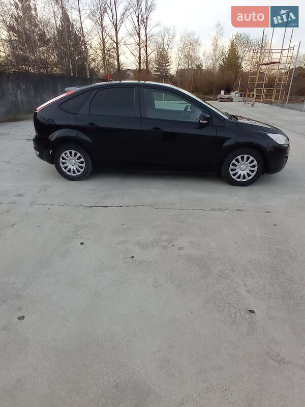 Хэтчбек Ford Focus 2011 в Брошневе-Осаде