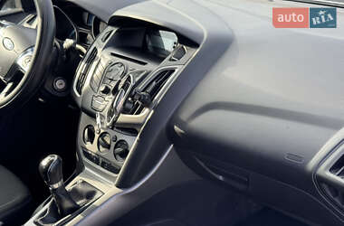 Хэтчбек Ford Focus 2013 в 