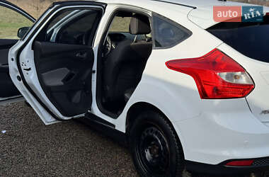 Хэтчбек Ford Focus 2013 в 