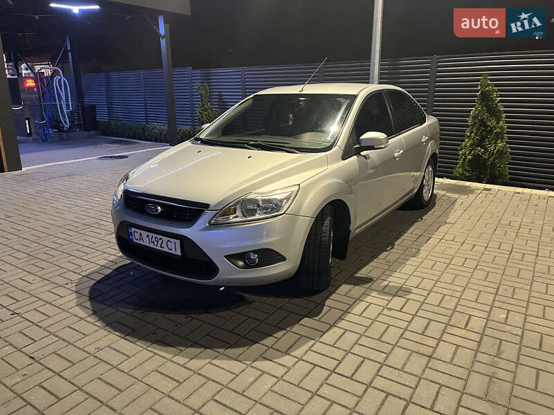 Седан Ford Focus 2011 в 
