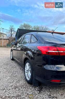 Седан Ford Focus 2015 в 