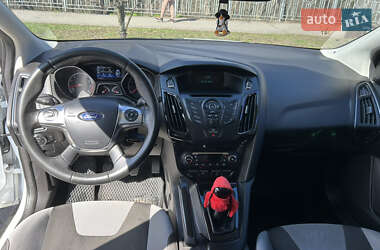 Хэтчбек Ford Focus 2013 в 