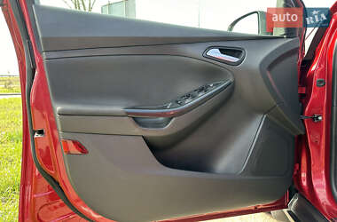 Хэтчбек Ford Focus 2013 в 