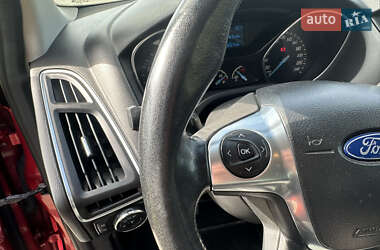 Хэтчбек Ford Focus 2013 в 