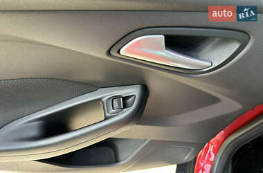 Хэтчбек Ford Focus 2013 в 