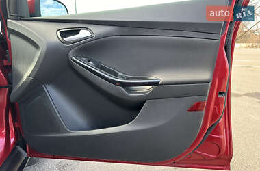 Хэтчбек Ford Focus 2013 в 