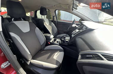 Хэтчбек Ford Focus 2013 в 