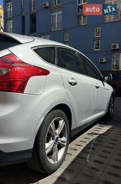 Хэтчбек Ford Focus 2013 в 