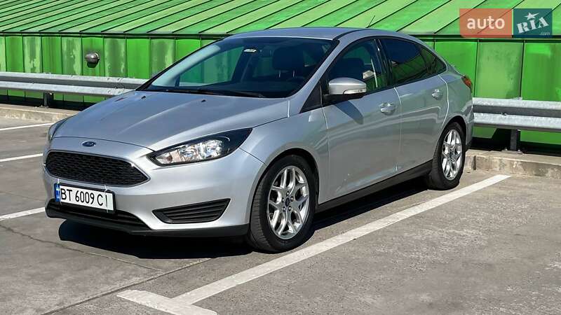 Седан Ford Focus 2015 в 