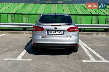 Седан Ford Focus 2015 в 