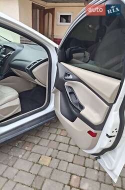 Хетчбек Ford Focus 2012 в 