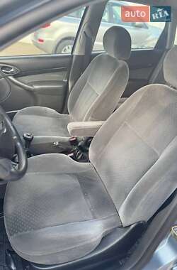Хэтчбек Ford Focus 2004 в 