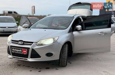 Хэтчбек Ford Focus 2011 в 