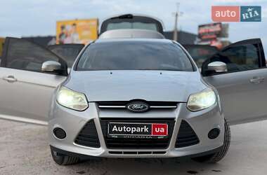 Хэтчбек Ford Focus 2011 в 