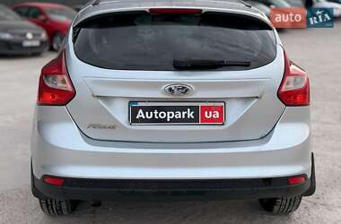 Хэтчбек Ford Focus 2011 в 