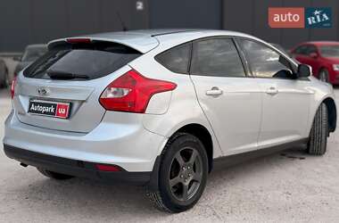 Хэтчбек Ford Focus 2011 в 