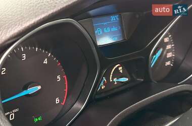 Хэтчбек Ford Focus 2011 в 