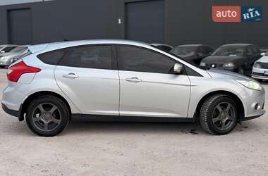 Хэтчбек Ford Focus 2011 в 