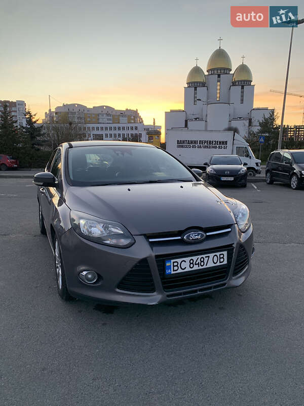 Хэтчбек Ford Focus 2011 в 