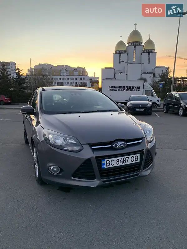 Хэтчбек Ford Focus 2011 в 