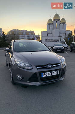 Хэтчбек Ford Focus 2011 в 