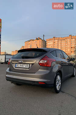 Хэтчбек Ford Focus 2011 в 