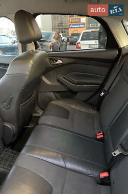 Хэтчбек Ford Focus 2011 в 