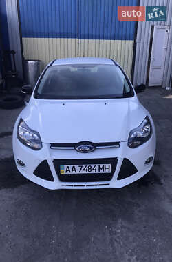 Хэтчбек Ford Focus 2012 в 