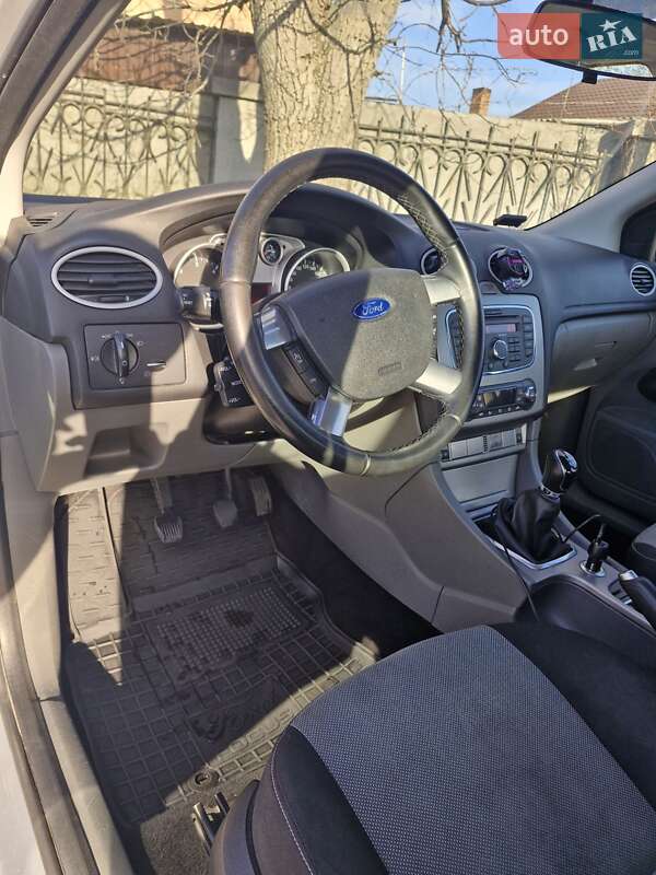 Хэтчбек Ford Focus 2010 в Голованевске