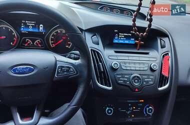Хэтчбек Ford Focus 2016 в 