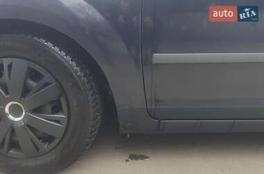Хэтчбек Ford Focus 2004 в 