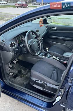 Хэтчбек Ford Focus 2005 в 