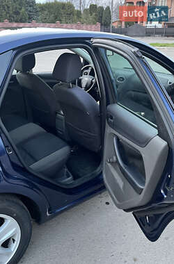 Хэтчбек Ford Focus 2005 в 
