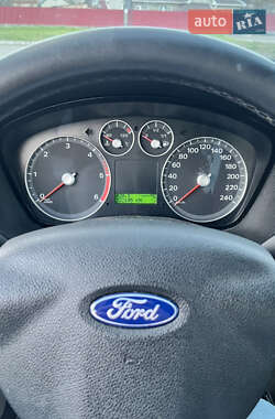 Хэтчбек Ford Focus 2005 в 