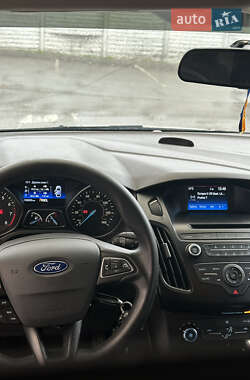 Хэтчбек Ford Focus 2015 в 