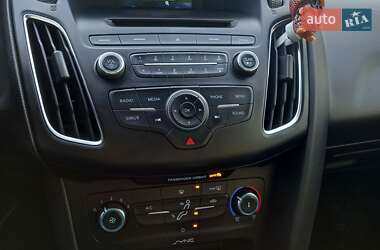 Седан Ford Focus 2015 в 