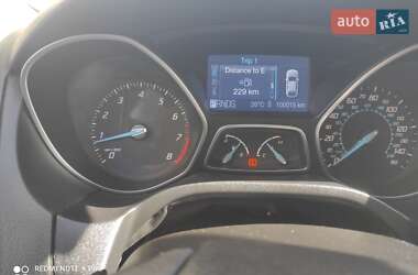 Хэтчбек Ford Focus 2012 в 