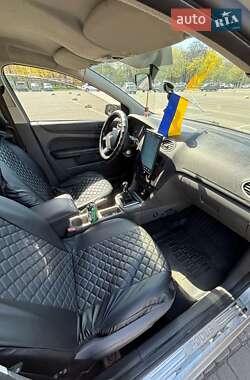 Хэтчбек Ford Focus 2007 в 