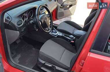 Хэтчбек Ford Focus 2010 в 