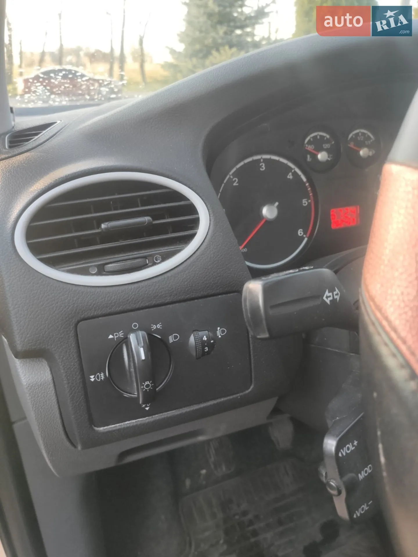 2010 Ford Focus - мініатюра 7