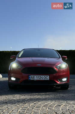 Хэтчбек Ford Focus 2015 в 