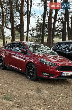 Хэтчбек Ford Focus 2015 в 